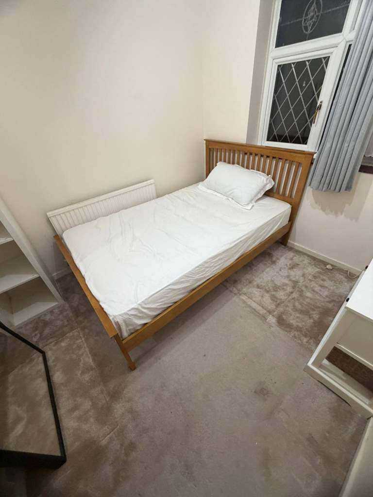 Spacious and Cosy Single Room for Rent in - RM5 2SH