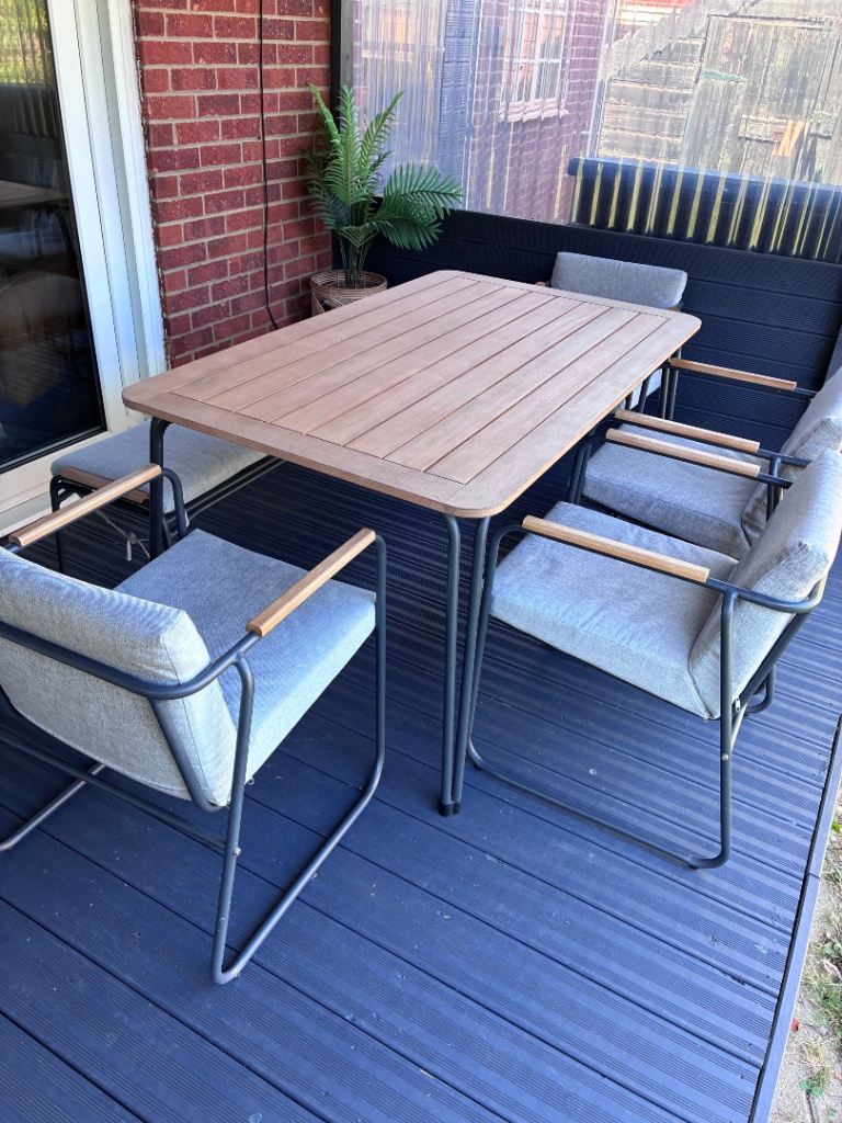 Outdoor Dining Set for 6 – Modern Table & bench and 4 Comfortable Chairs grey and wooden/metal