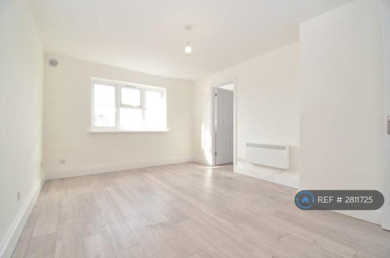 2 bedroom flat in Butteridges Close, Dagenham, RM9 (2 bed) (#2811725)