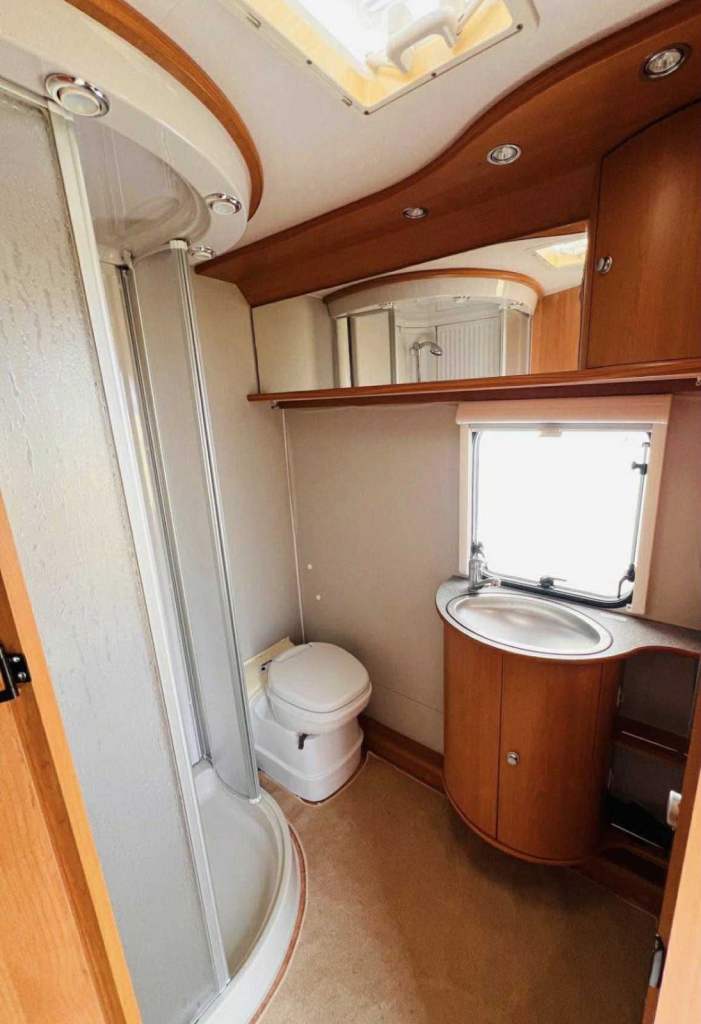 Caravan Dethleffs Camper DL 470 2006 2 Berth 