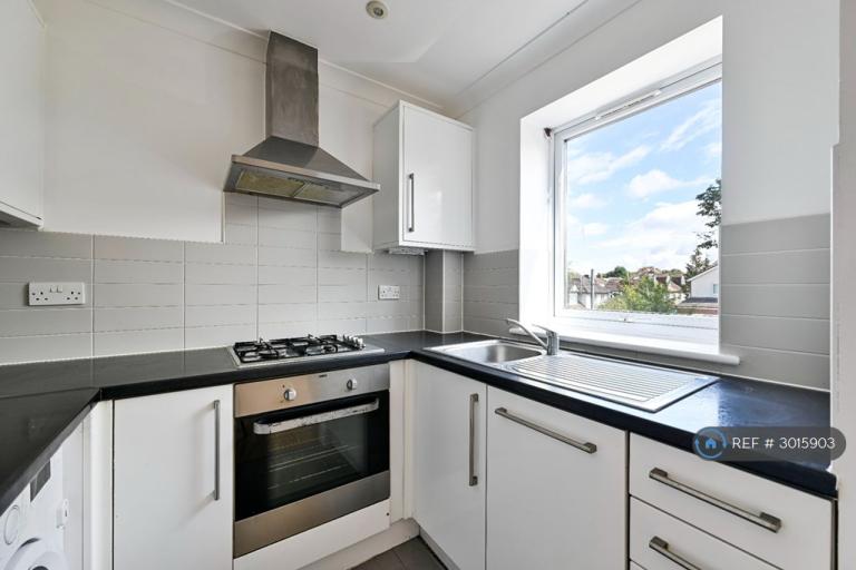 2 bedroom flat in Woodbury Close, Croydon, CR0 (2 bed) (#3015903)