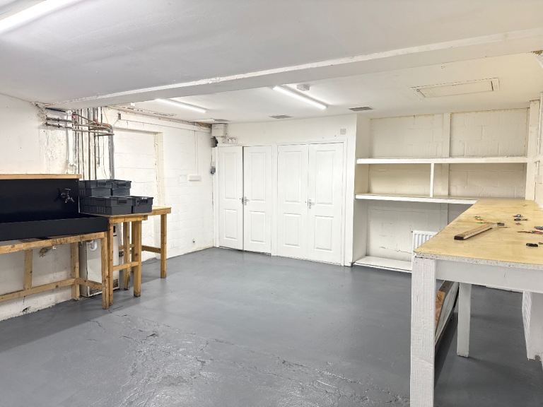 Workshop/ Storage to rent Queen’s Park 
