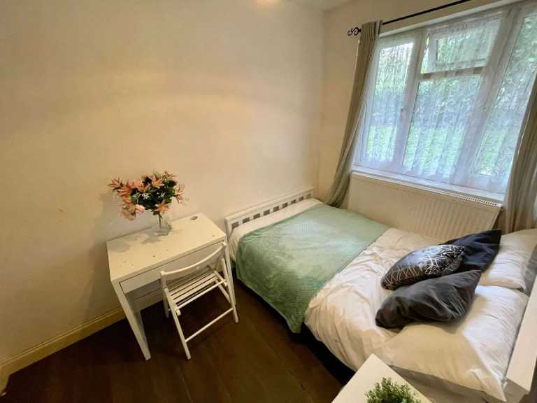 🏡 COZY DOUBLE ROOM IN HAMMERSMITH 🗝