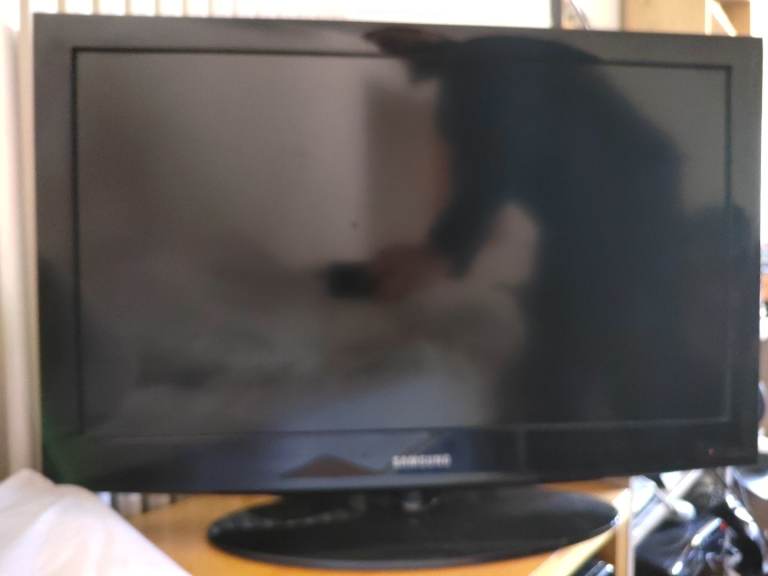 SAMSUNG TV 32 INCH