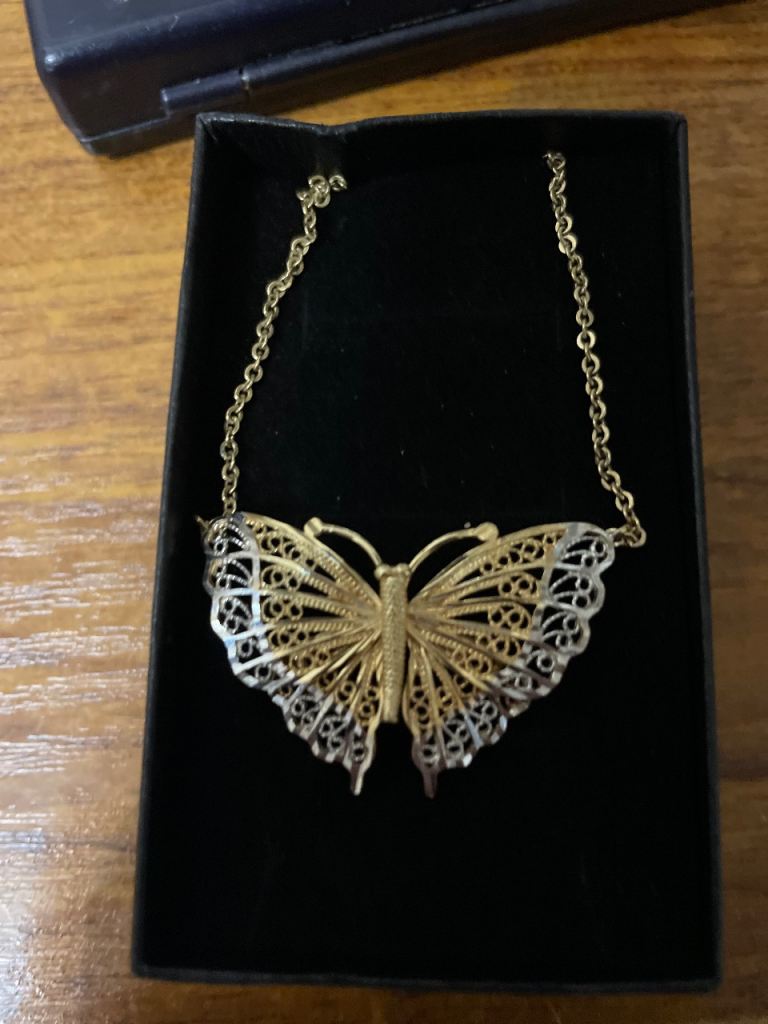 9 ct  gold pendent butterfly
