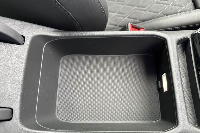 2025 Audi A6 Saloon 2.0 e-hybrid 25.9kWh Launch Edition S Tronic quattro Euro 6 (s/s) 4dr Saloon ...