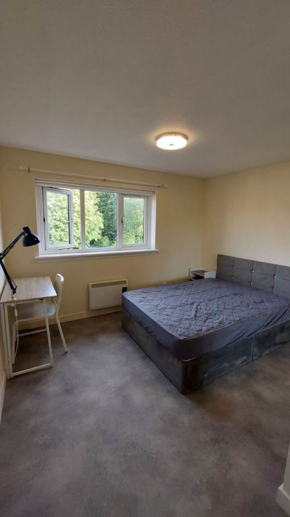 4-Bedroom Flat G21 Glasgow Available to Rent