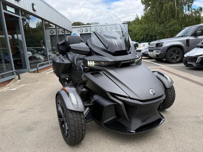 2025 Can-Am Spyder RT Limited 1330cc 6 speed semiauto trike Carbon Black