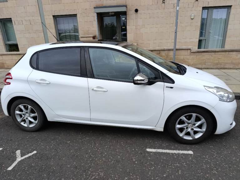 Peugeot, 208, Hatchback, 2015, Manual, 1199 (cc), 5 doors