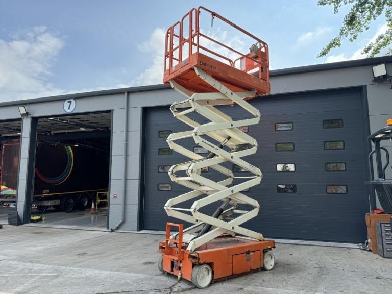 AG SNORKEL SCISSOR LIFT