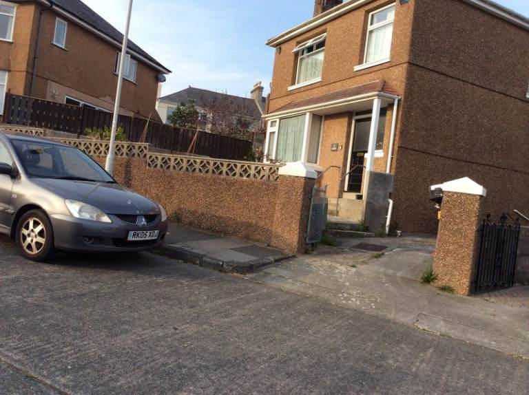 ROOM IN SHARED HOUSE