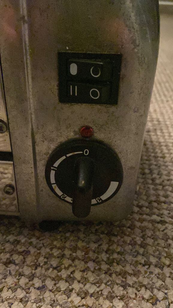 Dualit 3 slice toaster with sandwich holder.