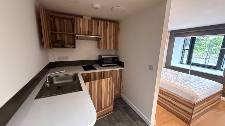 500-600per month studio in the Huddersfield town center 