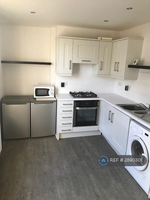 1 bedroom flat in Church Street, Lutterworth, LE17 (1 bed) (#2890301)