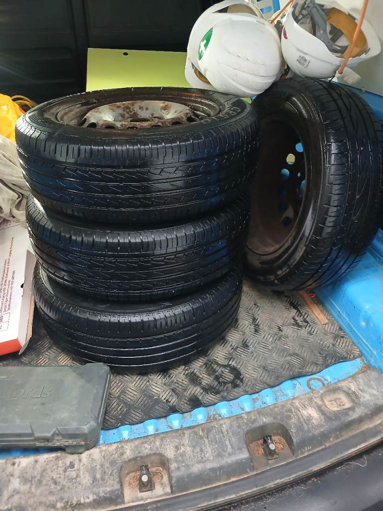 Vw wheels standard brand new tyres