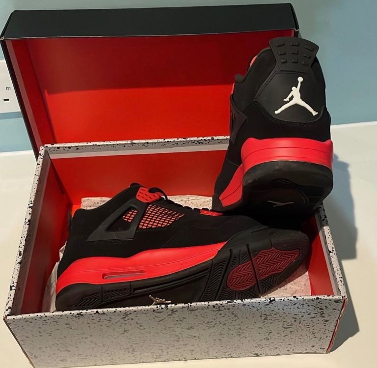 Jordan 4s red thunder size 8.5