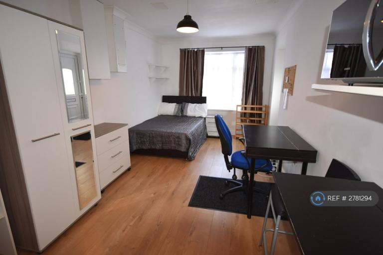 1 bedroom flat in Lilac Road, Southampton, SO16 (1 bed) (#2781294)