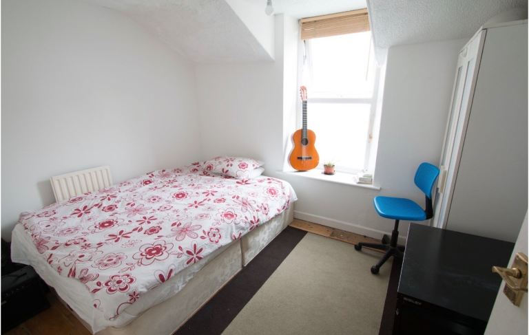 Room to let in St George 