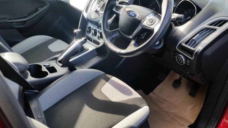 *!*54000 GENUINE MILES*!* 2012 Ford Focus 1.6 ZETEC **MOT 11 OCT 26** JUST VALETED NEW TIMING BELT