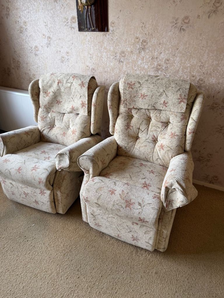 Pair of Recliner Armchairs and Matching 3-Seater Sofa