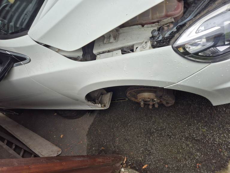 Volvo v40 d3 2013 driver side wing