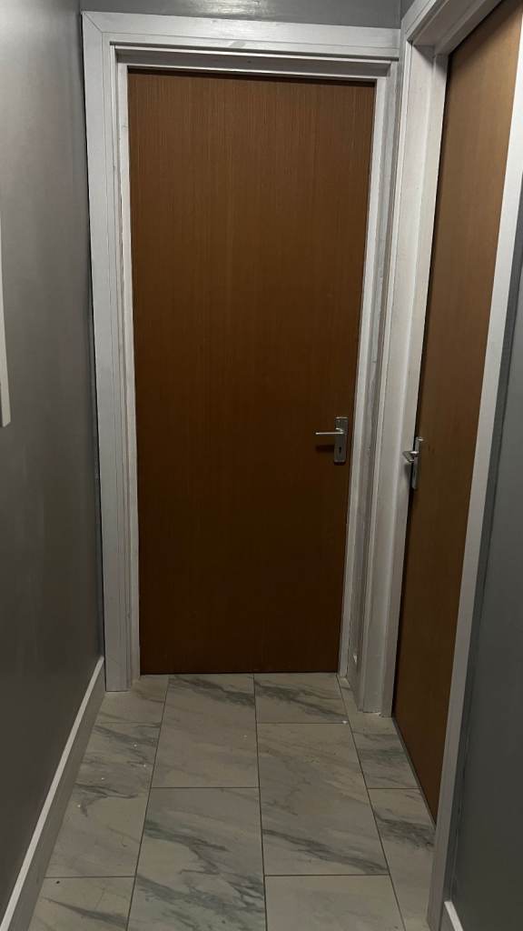 Skylight Luxury New Build Studio Room | Moments from Morden Station | Free WiFi & Parking