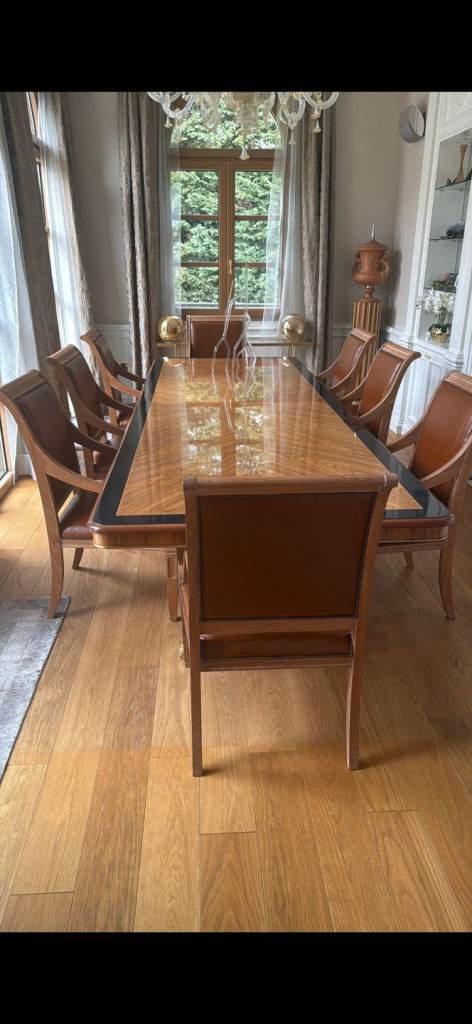 For sale: Elegant Antique Oak table with 12 chairs 