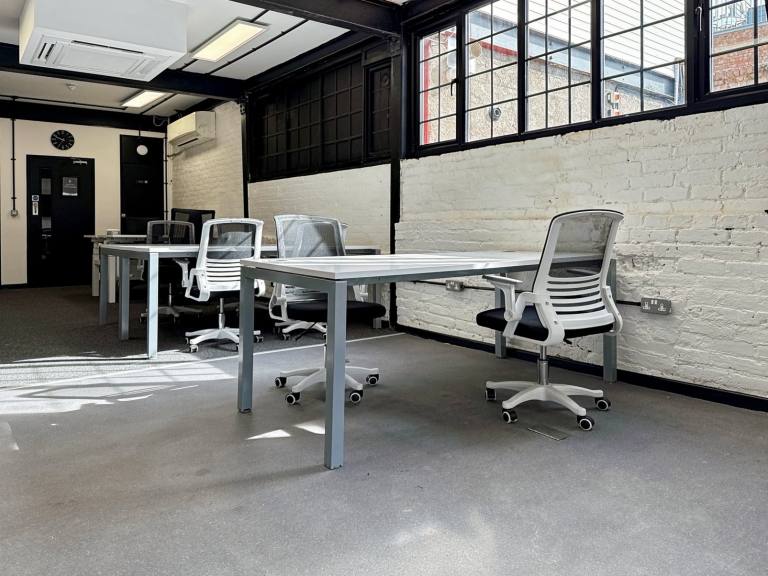 Margate - CT9 1XJ \ Office for Rent with Flexible Move-In Options 3 Workstations