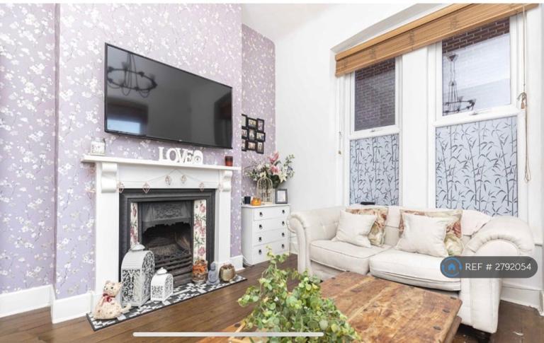 2 bedroom flat in Norwich Mansions, Bournemouth, BH2 (2 bed) (#2792054)