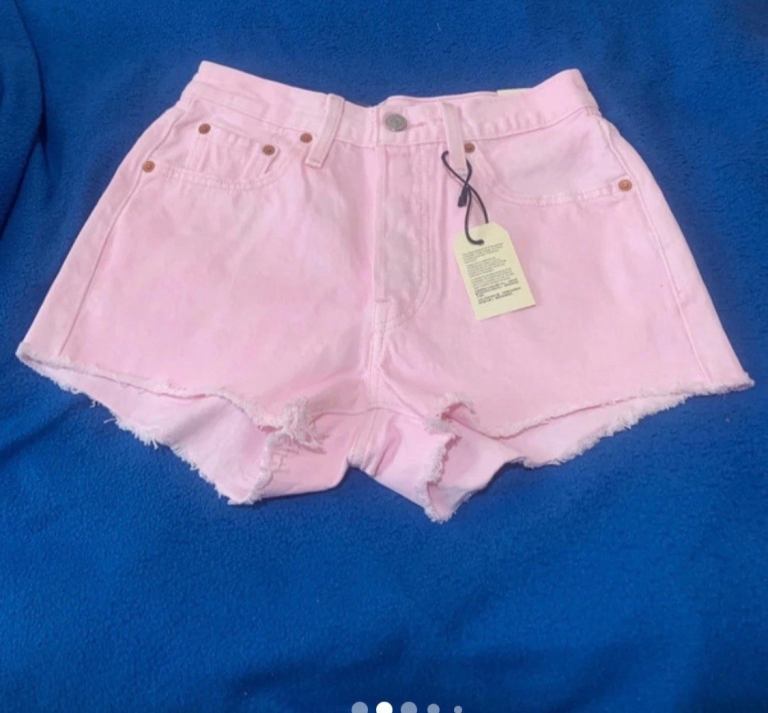 Levi’s 501 women shorts size waist 25