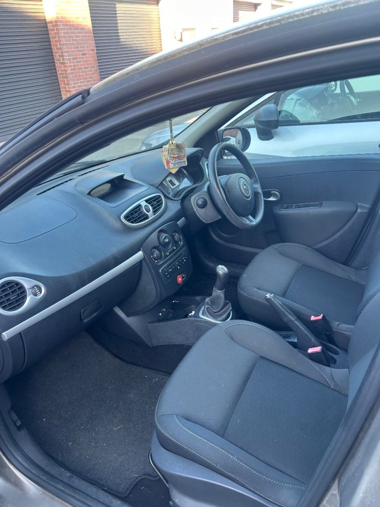 Renault Clio I music 