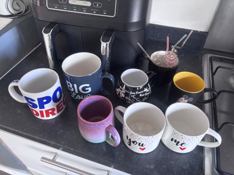 8 mugs + 4 straws