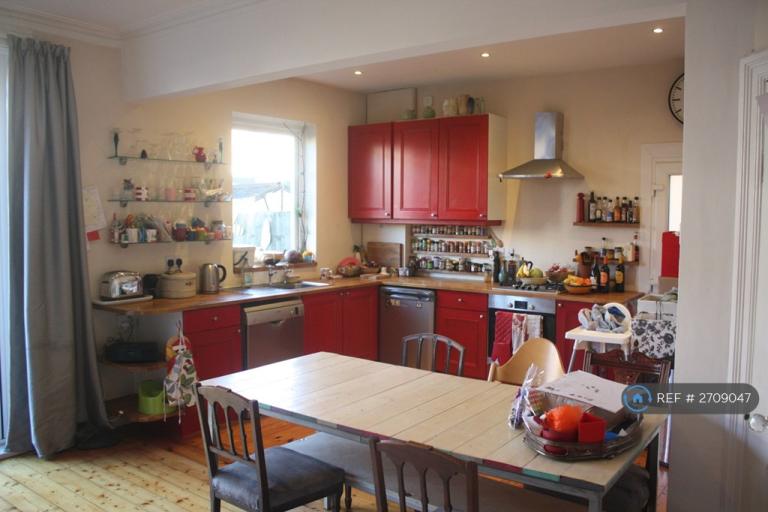 4 bedroom house in Milwain Road, Manchester, M19 (4 bed) (#2709047)