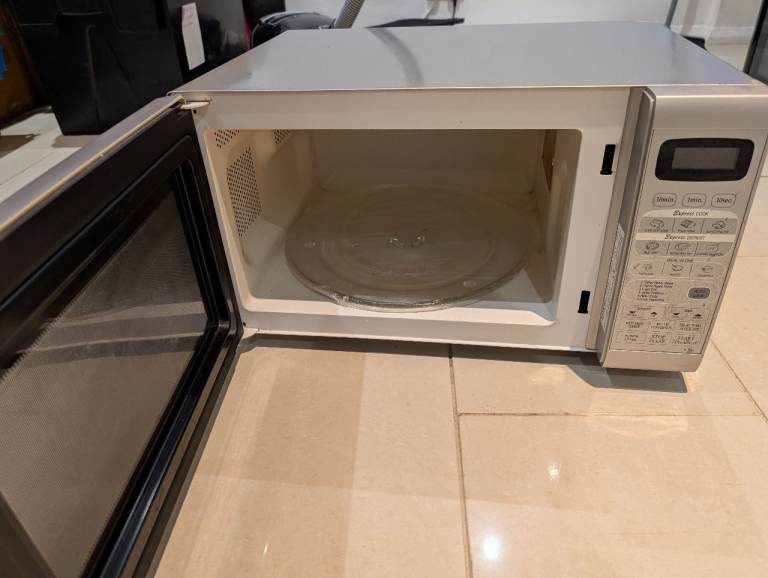 Sharp R-555 microwave oven 900W