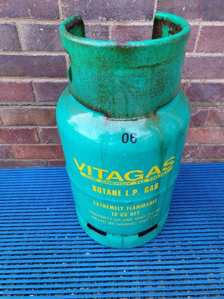 VITAGAS/NORVIC GAS BOTTLE/CYLINDER 13kg BUTANE. EMPTY. BBQ/CAMPING/CARAVANING.