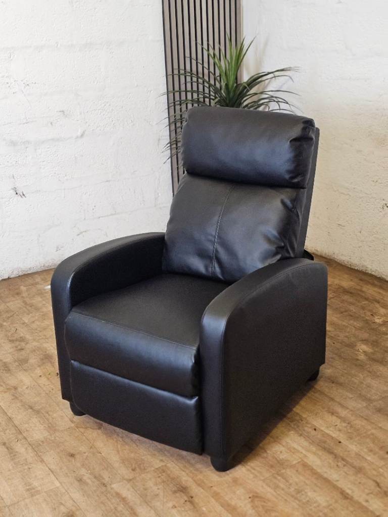 Black leather Recliner arm chair 🚚 