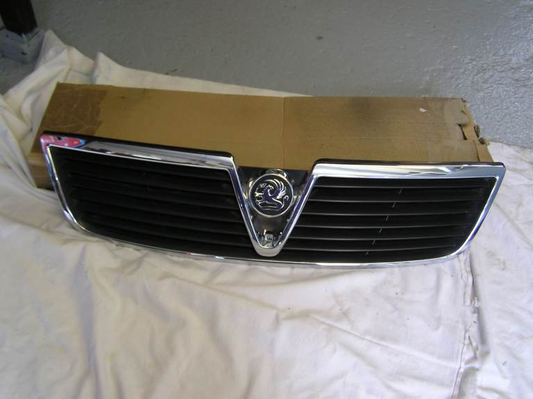 VAUXHALL OMEGA FACELIFT 2001 TO 2004 BONNET GRILL