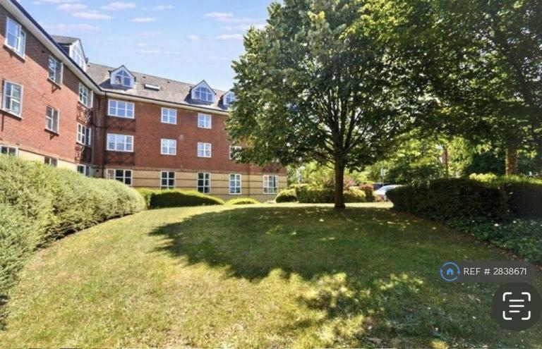 2 bedroom flat in Dexter Close, St. Albans, AL1 (2 bed) (#2838671)