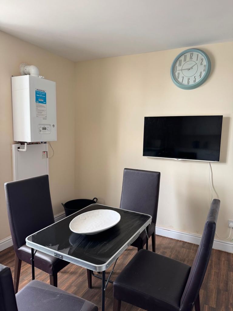 ROOMS TO RENT