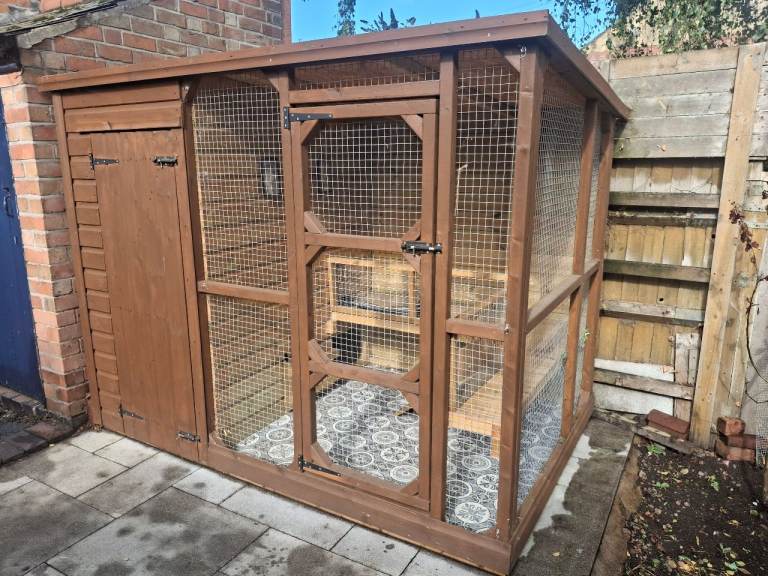 Rabbit hutch made by shropshire pet housing - 1 year old # home shed housing 