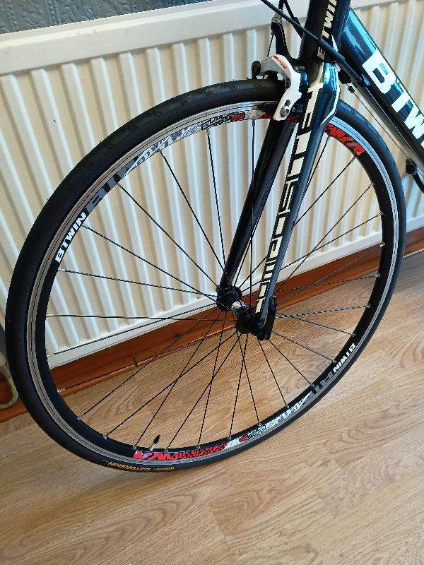 Btwin FC 700 full carbon road bike 