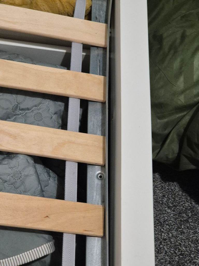 Single bed with draws damaged
