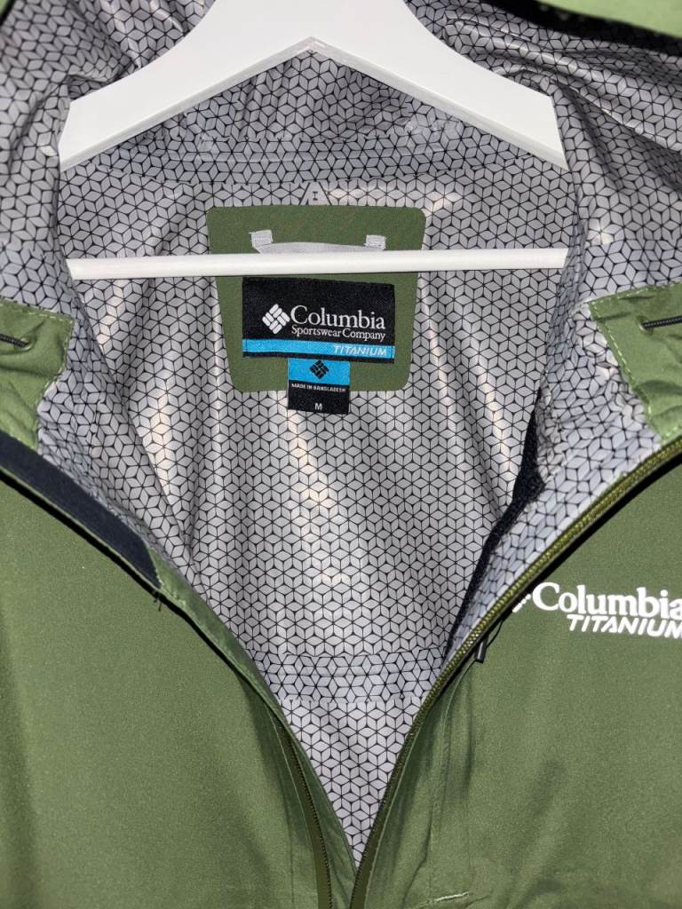 Columbia Ampli-Dry Waterproof Jacket. Med. Excellent Condition. Worn Once Cost £170, accept £53 ono