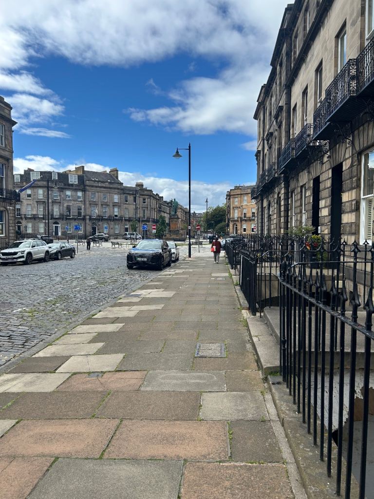 Large Ensuite Double Room + Boxroom in West End – Summer Sublet (22 June – Early Sept)