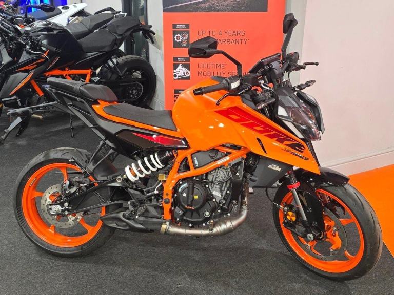 BRAND NEW 2025 - KTM 390 DUKE 