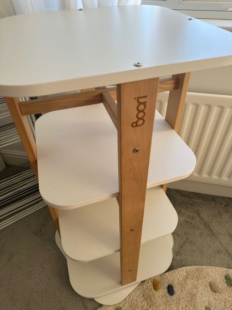 Boori rotating bookshelf