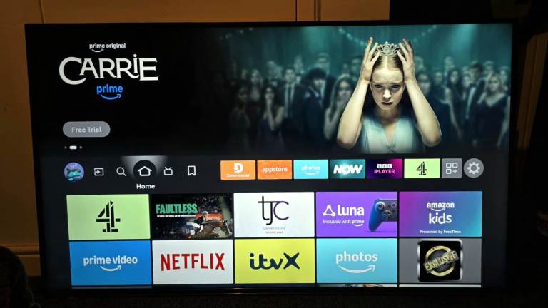 Smart TV 65 inch 4K UHD Fully Working order  NO STAND