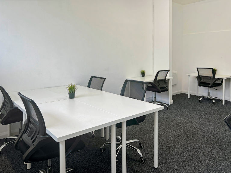 Spacious Office in DARTFORD DA15FS for Up to 40 Workstations