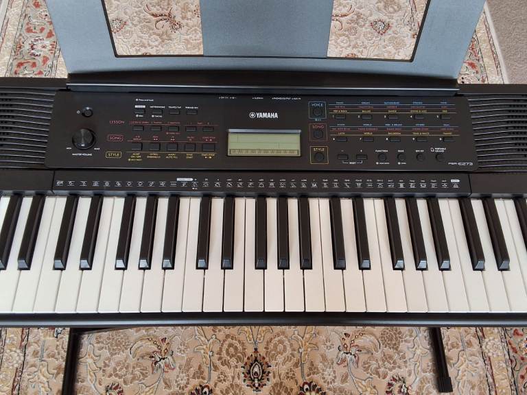 Yamaha PSR-E273 Portable Keyboard with Stand – Good Condition