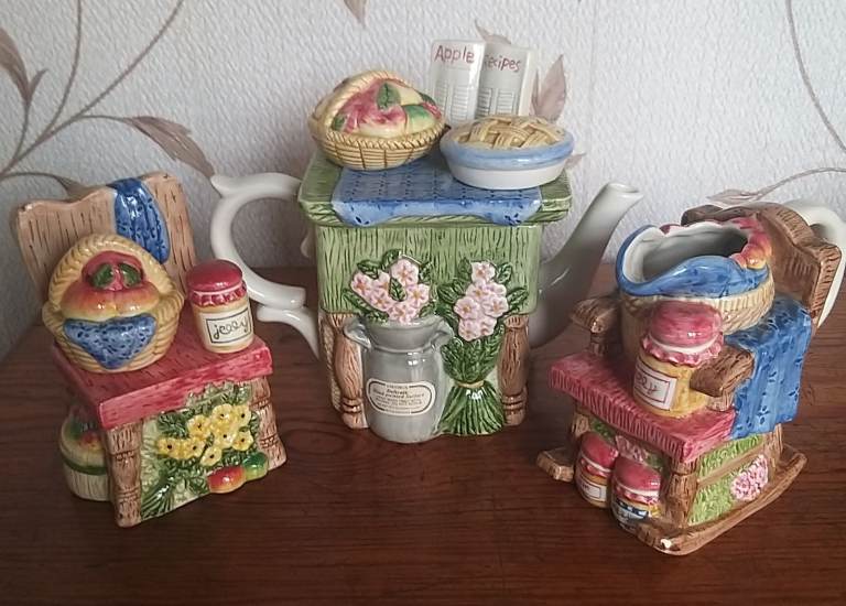 Vintage Teapot sugar bowl creamer milk jug